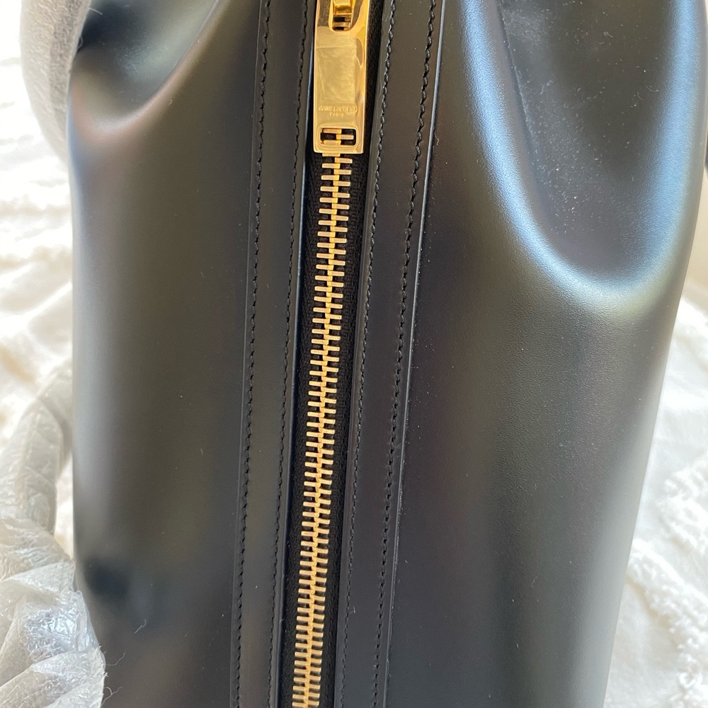 Saint Laurent Calfskin Large Emmanuelle Bucket Bag - Picture 9 of 13